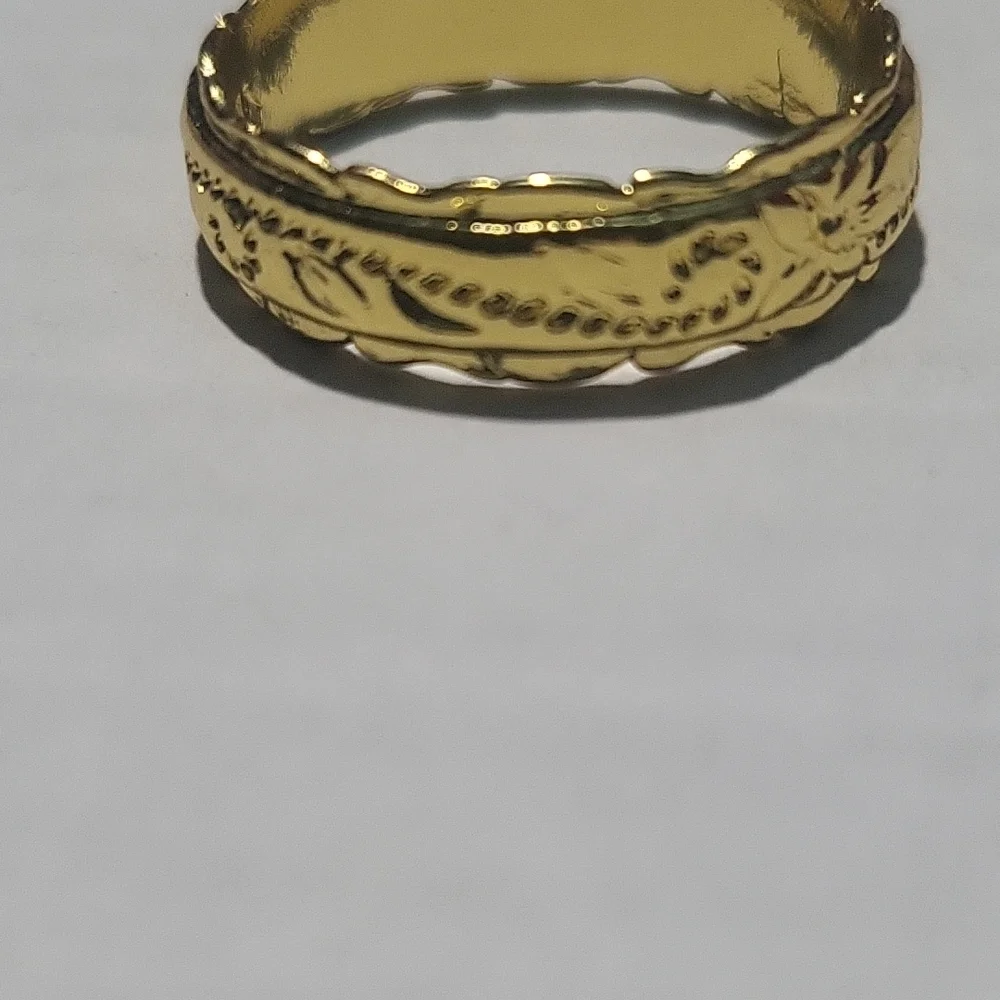 Gold ring - Picture 2 of 3